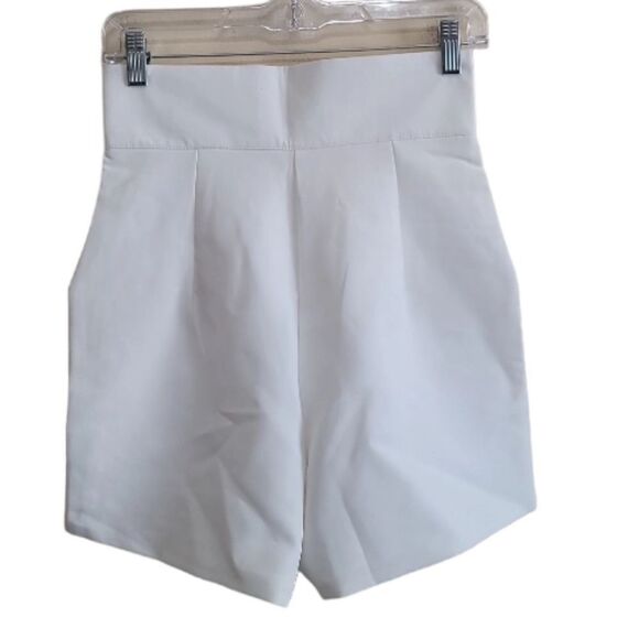 Giftzzi Shop Women's White High-Waisted Shorts Size Medium - Picture 6 of 7